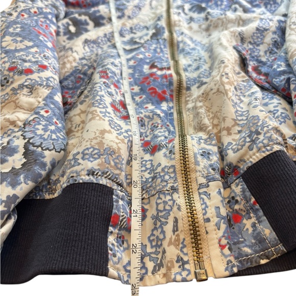 Free People Daytrip Floral Paisley Bomber Jacket Blue Cream S Boho Festival - Picture 4 of 11